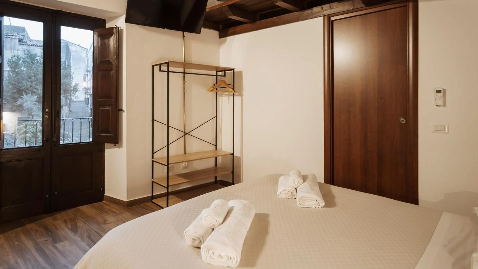 فندق مبيت وإفطار رانداتسو Convivium - Suites Apartments