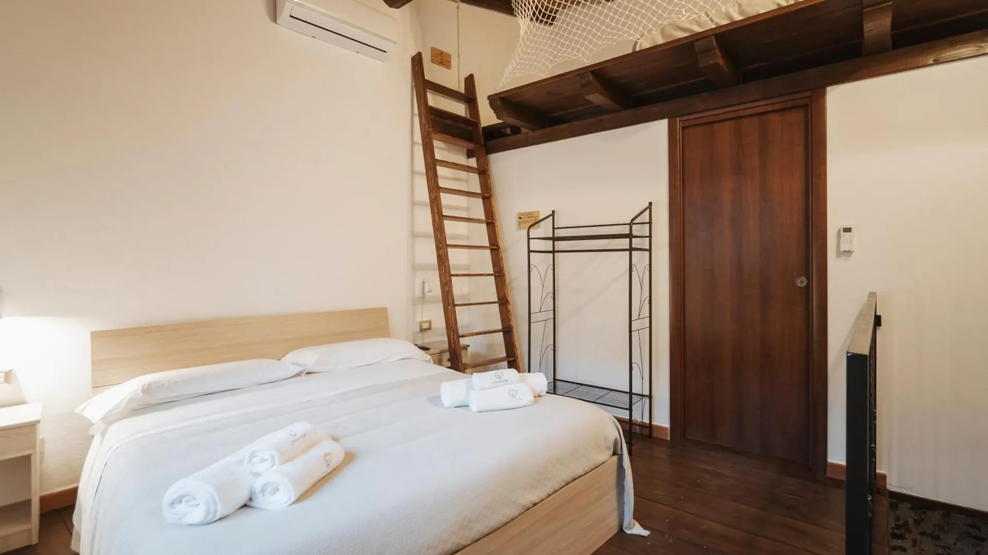 Convivium - Suites Apartments Randazzo Italien