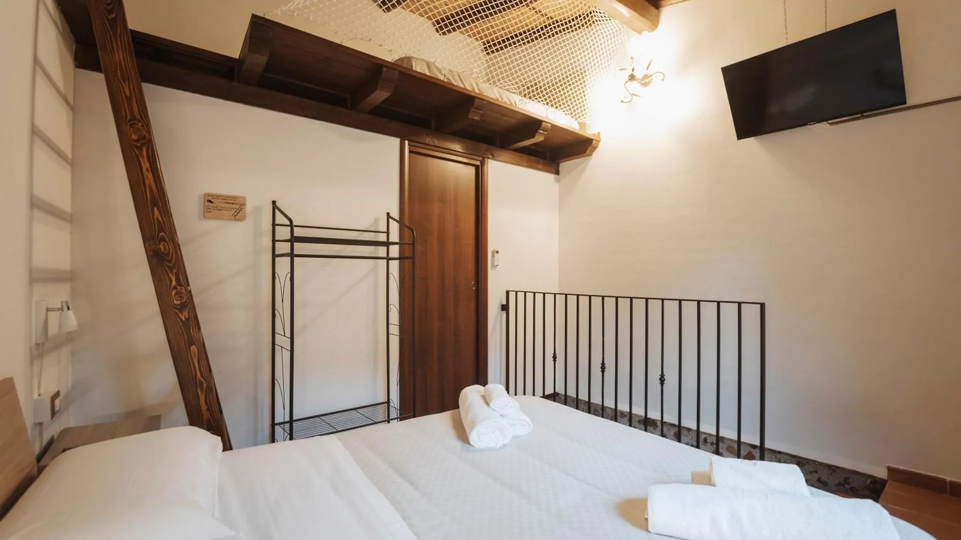 فندق مبيت وإفطار رانداتسو Convivium - Suites Apartments إيطاليا